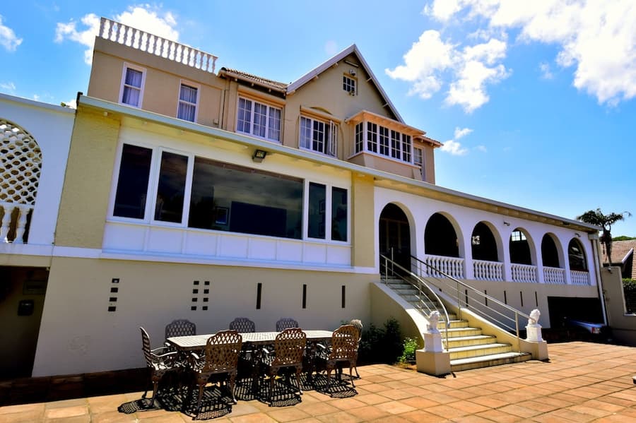 Albion Manor