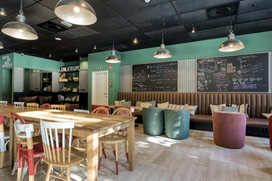 LATROUPE Grand Place Hostel