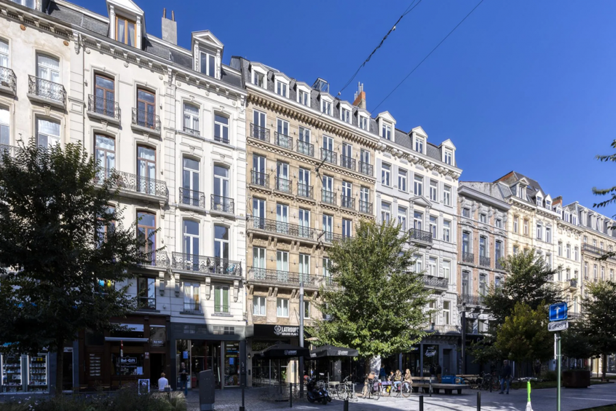 LATROUPE Grand Place Hostel