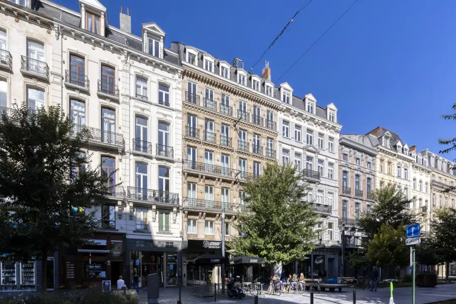 LATROUPE Grand Place Hostel